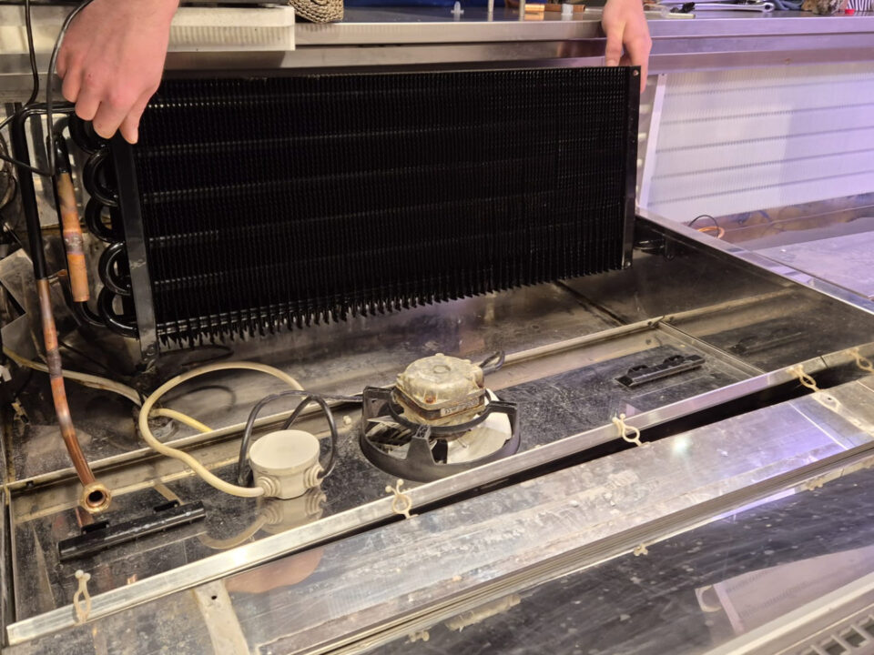 Reparatur-Kühltheke-04